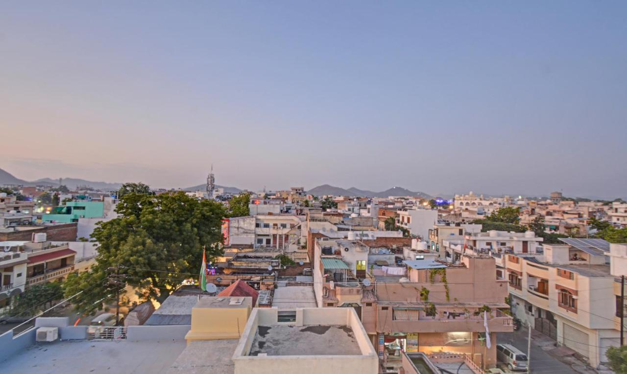 Treebo Paras Raj Near City Palace Udaipur Buitenkant foto